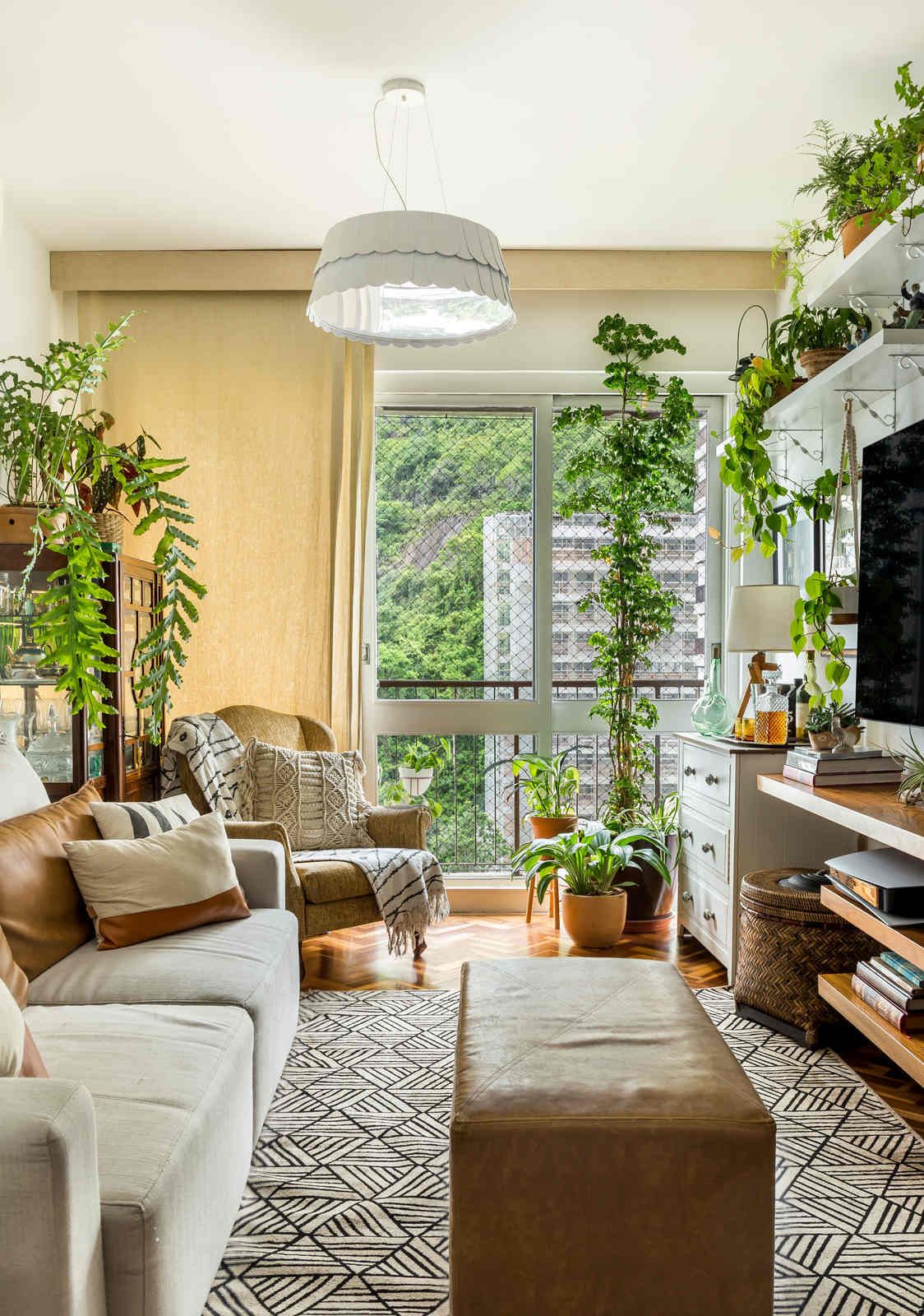 APTO CHEIO DE ÓTIMAS IDEIAS PARA DECORAR COM PLANTAS, MOBILIÁRIO