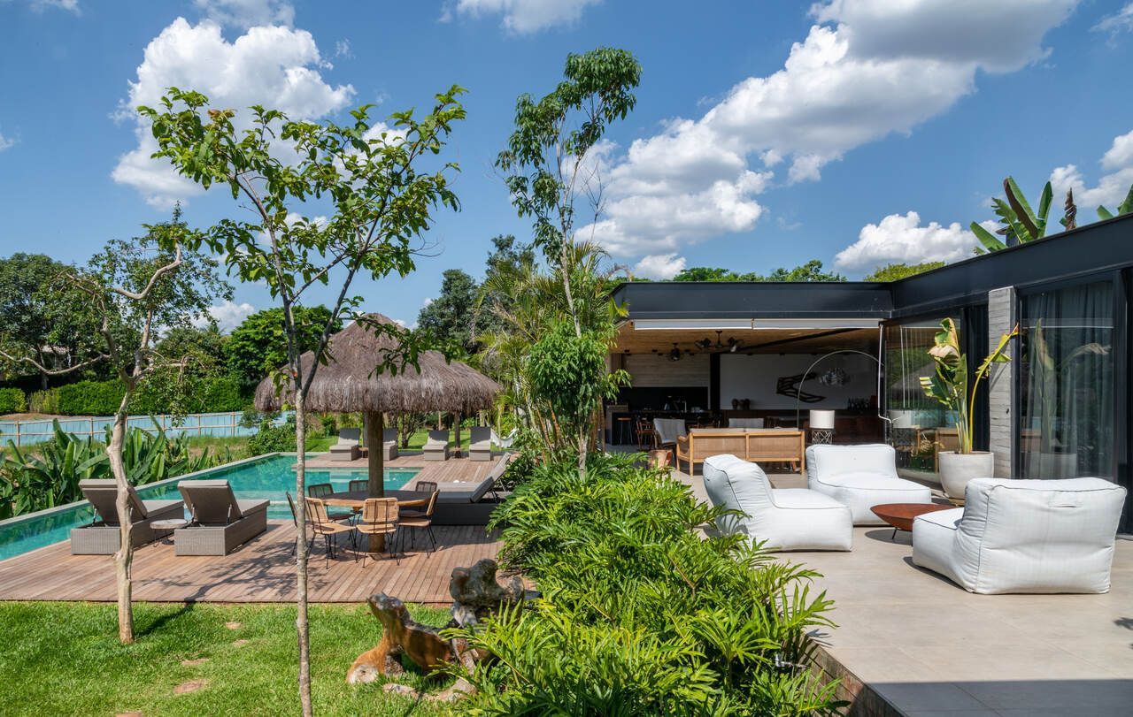 Casa com muito verde e integração Casa de Valentina